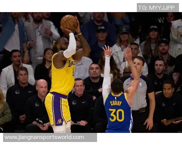 乔詹库与亚历山大共襄盛举NBA十位体育画报年度人物全解析